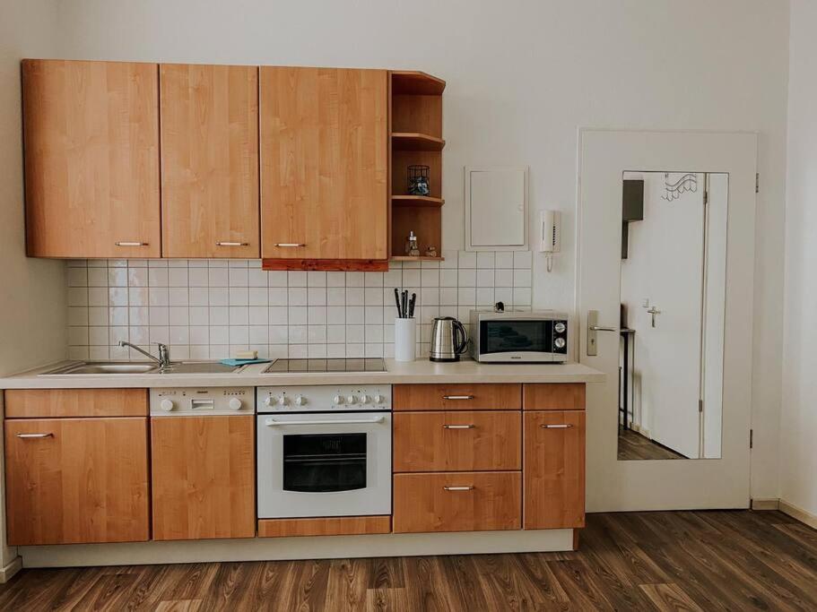 Unser Sonniges Apartment Mit Wlan, Netflix, Xbox Magdeburg Exterior photo