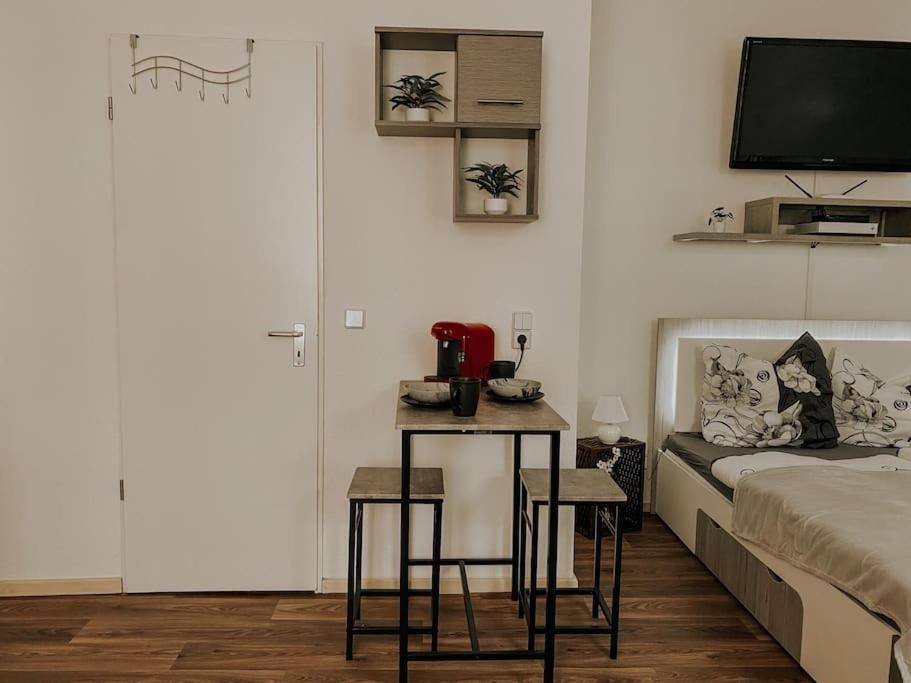 Unser Sonniges Apartment Mit Wlan, Netflix, Xbox Magdeburg Exterior photo